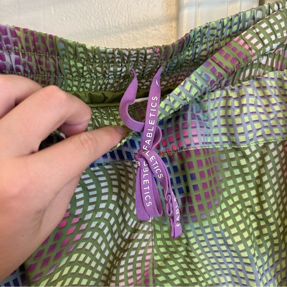 NWT Fabletics Full Speed Mid-Rise Run Shorts Size Small Melted Matrix Cosmic - Picture 10 of 10